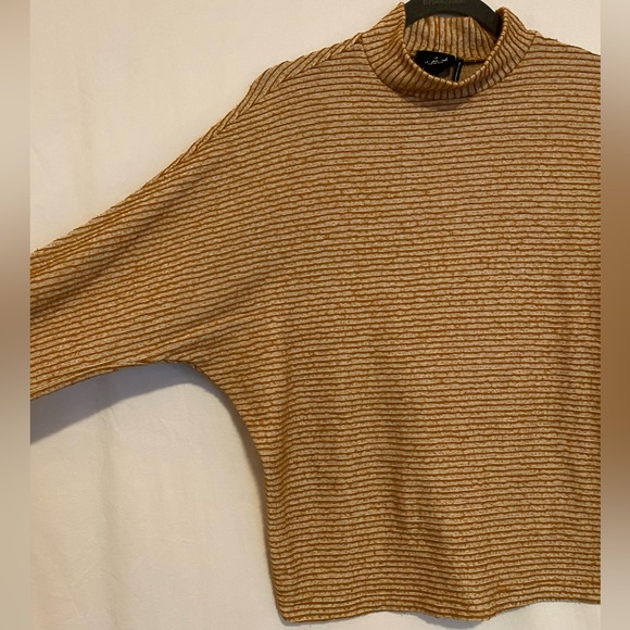 Urban Outfitters Striped Sweater - Picture 3 of 4